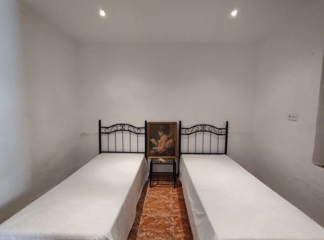 4 makuuhuone Omakotitalo myytävänä paikassa Illora - 128 000 € (Ref: 8322371)