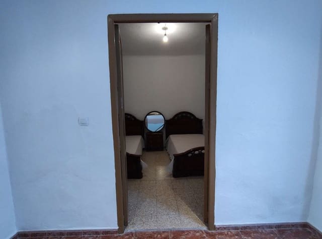 4 makuuhuone Omakotitalo myytävänä paikassa Illora - 128 000 € (Ref: 8322371)