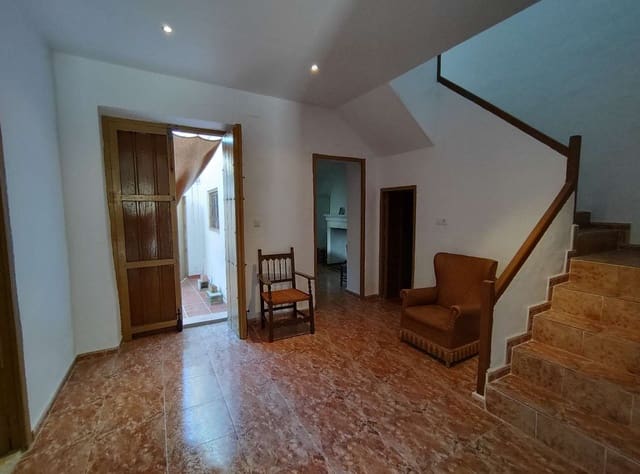 4 makuuhuone Omakotitalo myytävänä paikassa Illora - 128 000 € (Ref: 8322371)