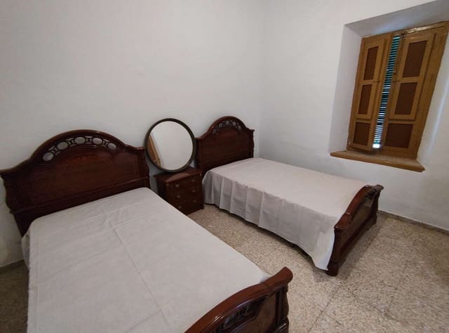 4 makuuhuone Omakotitalo myytävänä paikassa Illora - 128 000 € (Ref: 8322371)