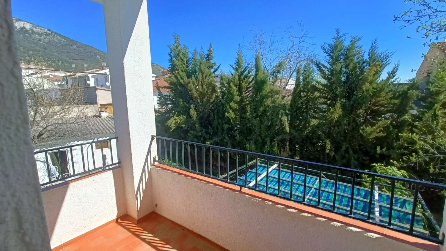 4 soveværelse Byhus til salg i Illora med swimmingpool - € 198.000 (Ref: 8914781)