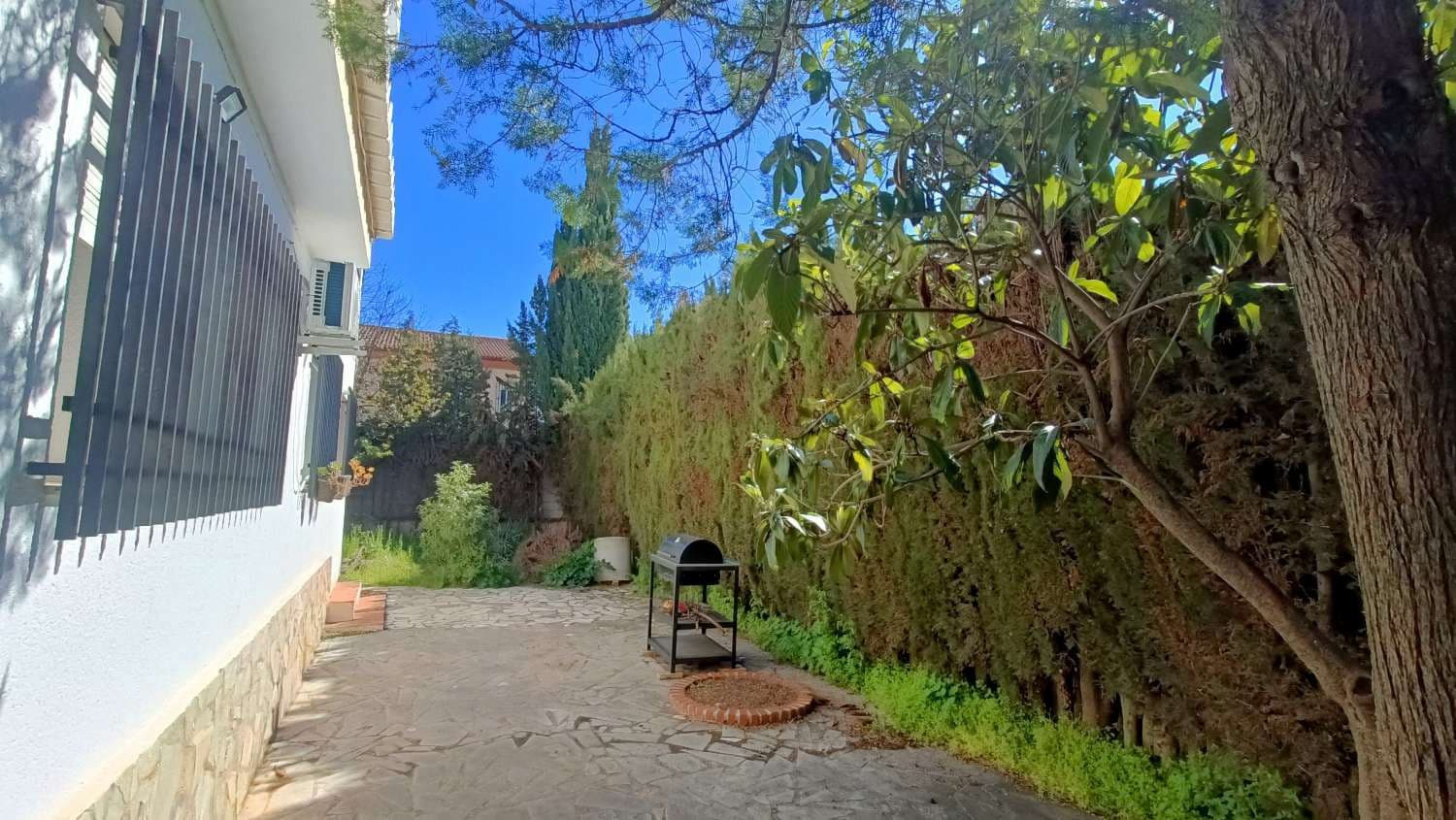 4 soveværelse Byhus til salg i Illora med swimmingpool - € 198.000 (Ref: 8914781)