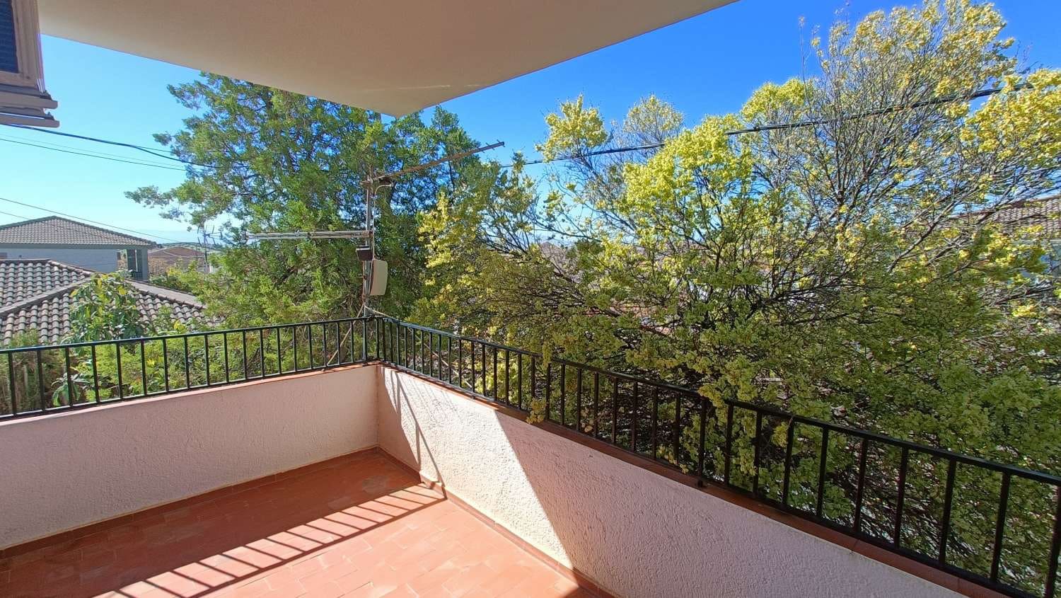 4 soveværelse Byhus til salg i Illora med swimmingpool - € 198.000 (Ref: 8914781)