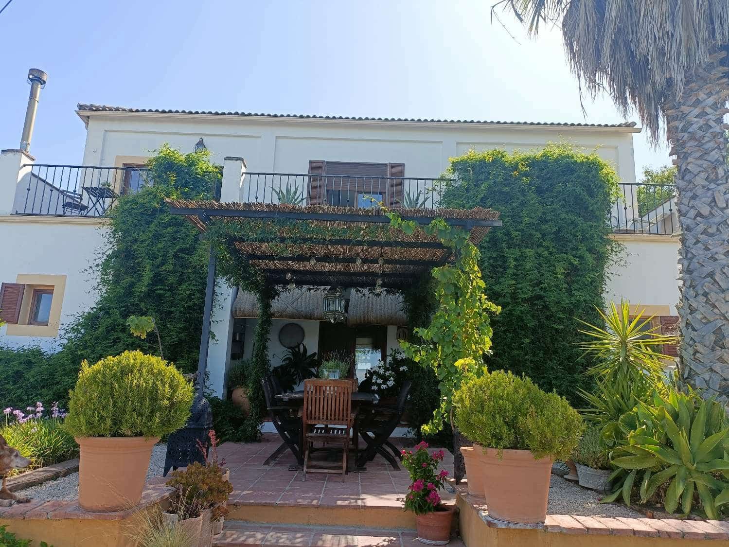 5 soveværelse Finca/Landehus til salg i Loja med swimmingpool - € 449.000 (Ref: 9130259)