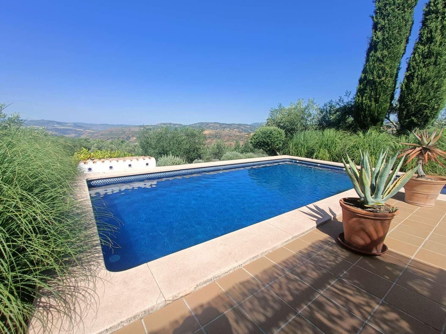 5 soveværelse Finca/Landehus til salg i Loja med swimmingpool - € 449.000 (Ref: 9130259)