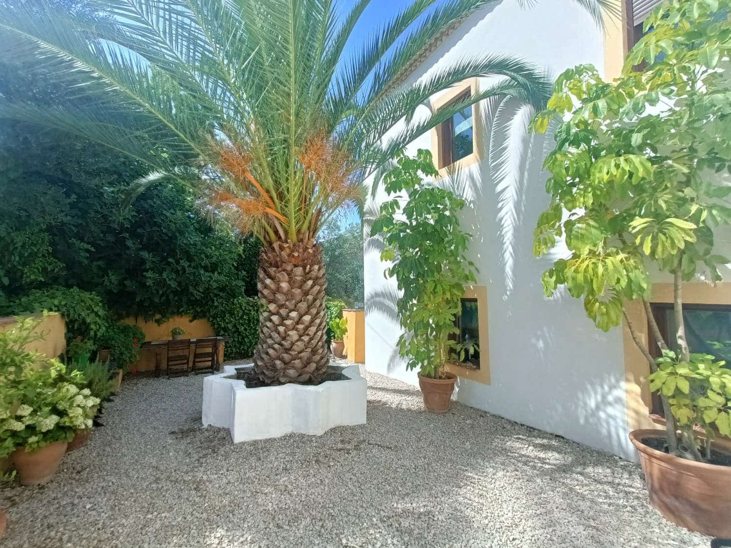 5 soveværelse Finca/Landehus til salg i Loja med swimmingpool - € 449.000 (Ref: 9130259)