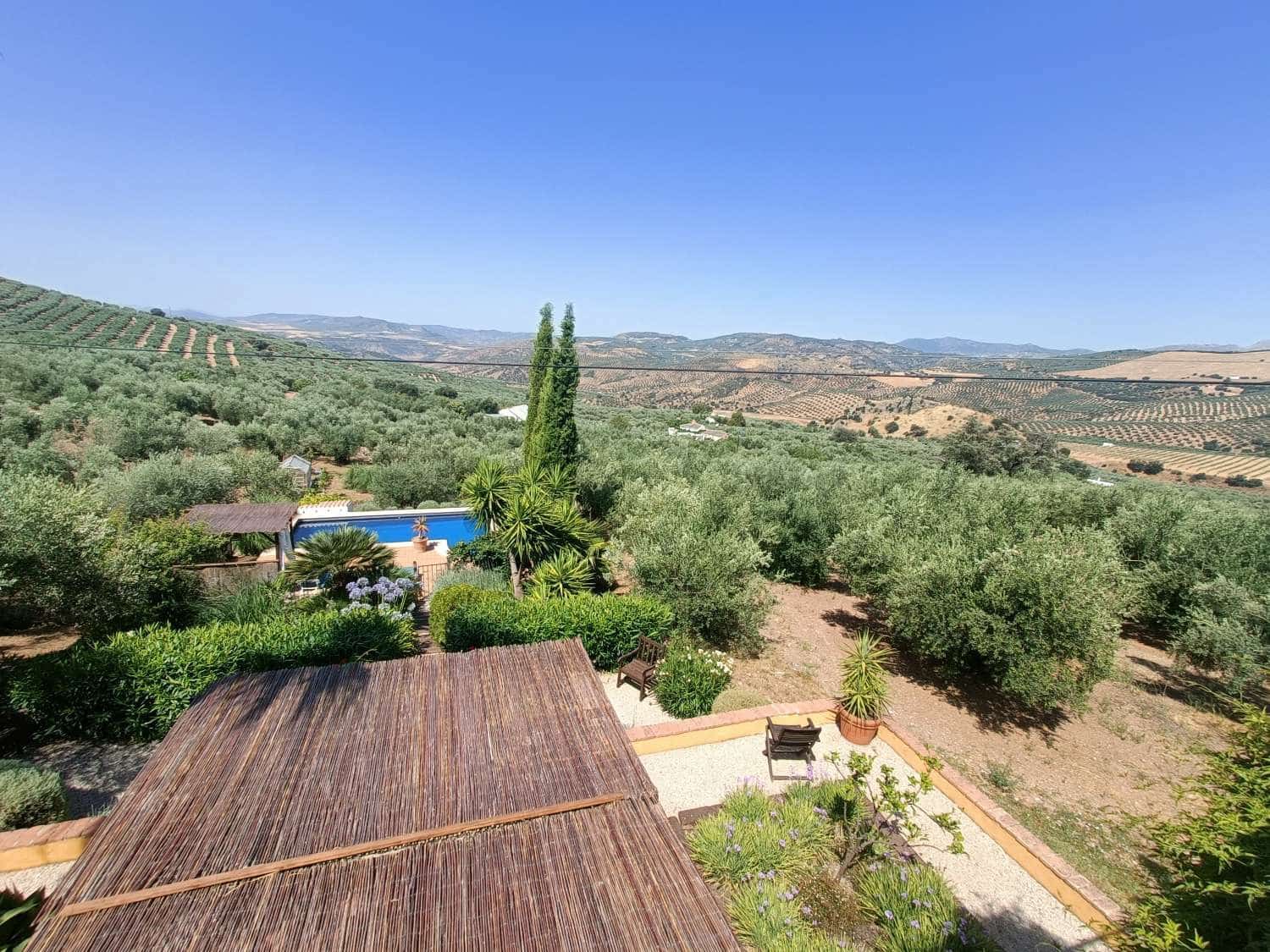 5 soveværelse Finca/Landehus til salg i Loja med swimmingpool - € 449.000 (Ref: 9130259)