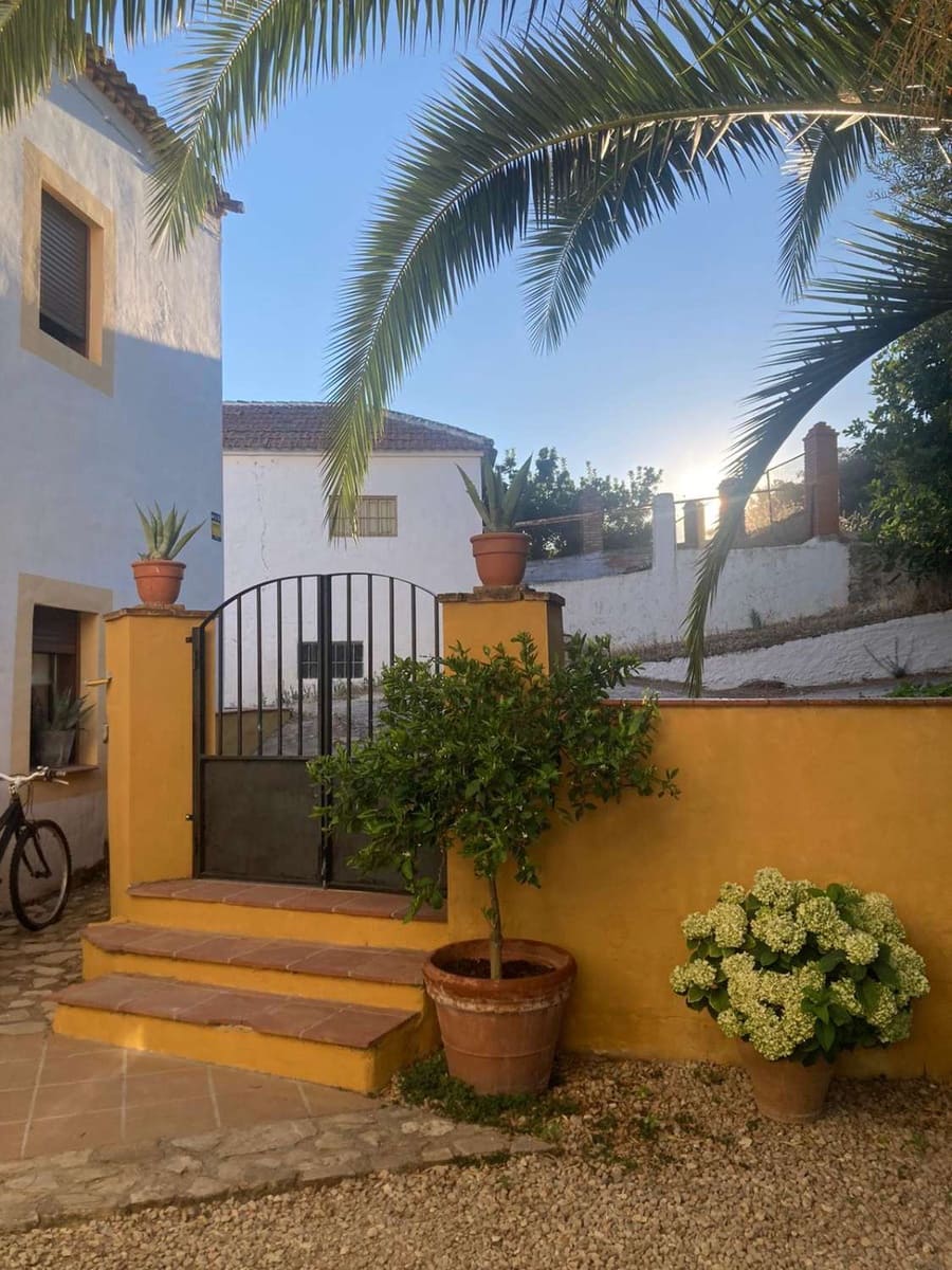 5 soveværelse Finca/Landehus til salg i Loja med swimmingpool - € 449.000 (Ref: 9130259)