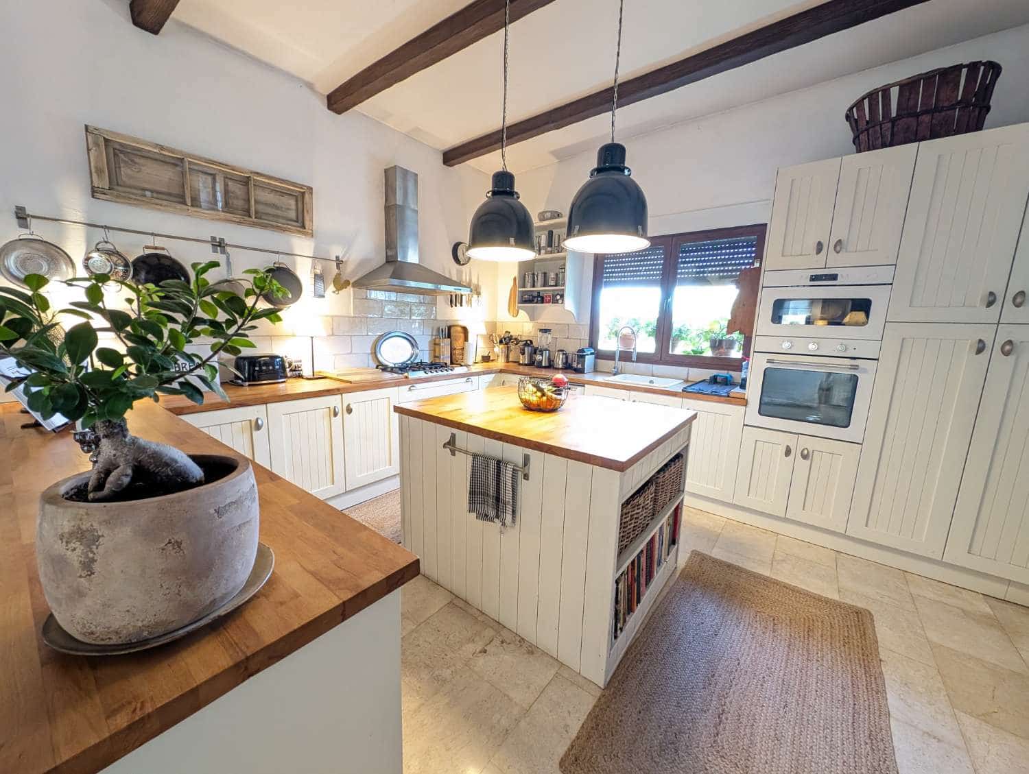 5 soveværelse Finca/Landehus til salg i Loja med swimmingpool - € 449.000 (Ref: 9130259)