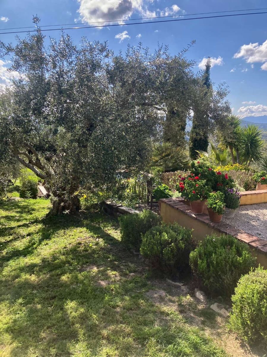 5 soveværelse Finca/Landehus til salg i Loja med swimmingpool - € 449.000 (Ref: 9130259)