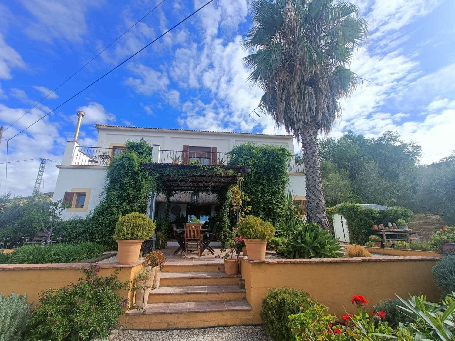 5 soveværelse Finca/Landehus til salg i Loja med swimmingpool - € 449.000 (Ref: 9130259)