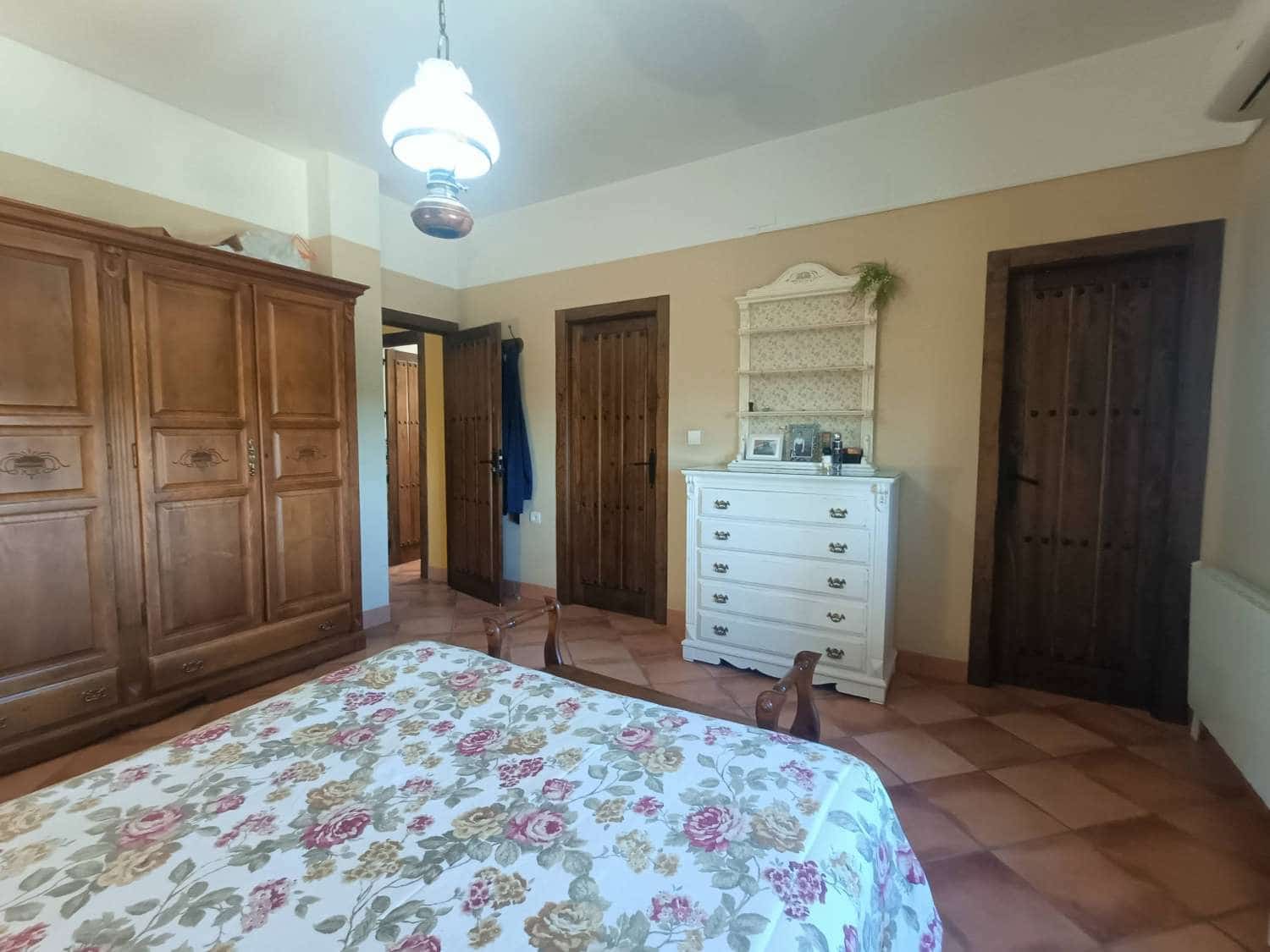 2 bedroom Townhouse for sale in Huetor Tajar with pool - € 540,000 (Ref: 9413558)