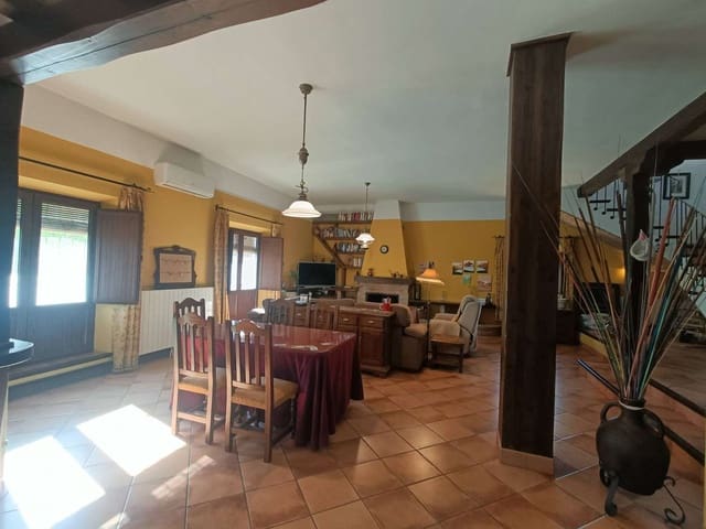 2 slaapkamer Huis te koop in Huétor Tájar met zwembad - € 540.000 (Ref: 9413558)