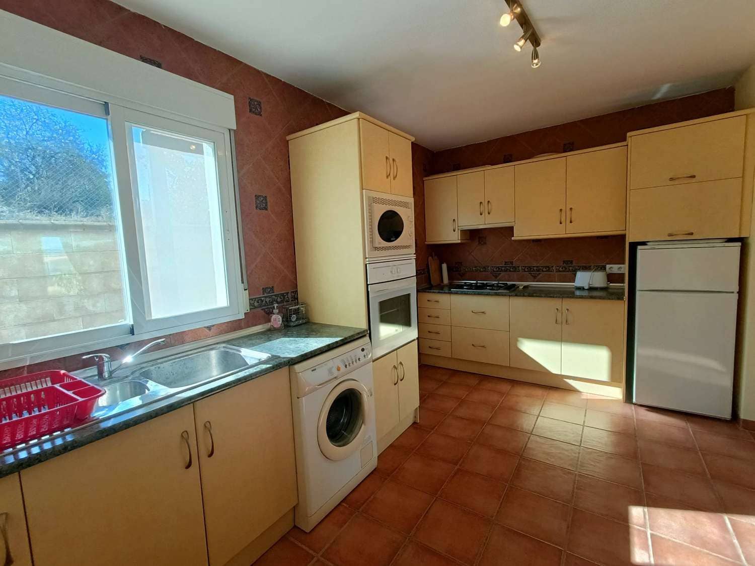 6 makuuhuone Maalaistalo myytävänä paikassa Moraleda de Zafayona mukana uima-altaan - 385 000 € (Ref: 9430741)