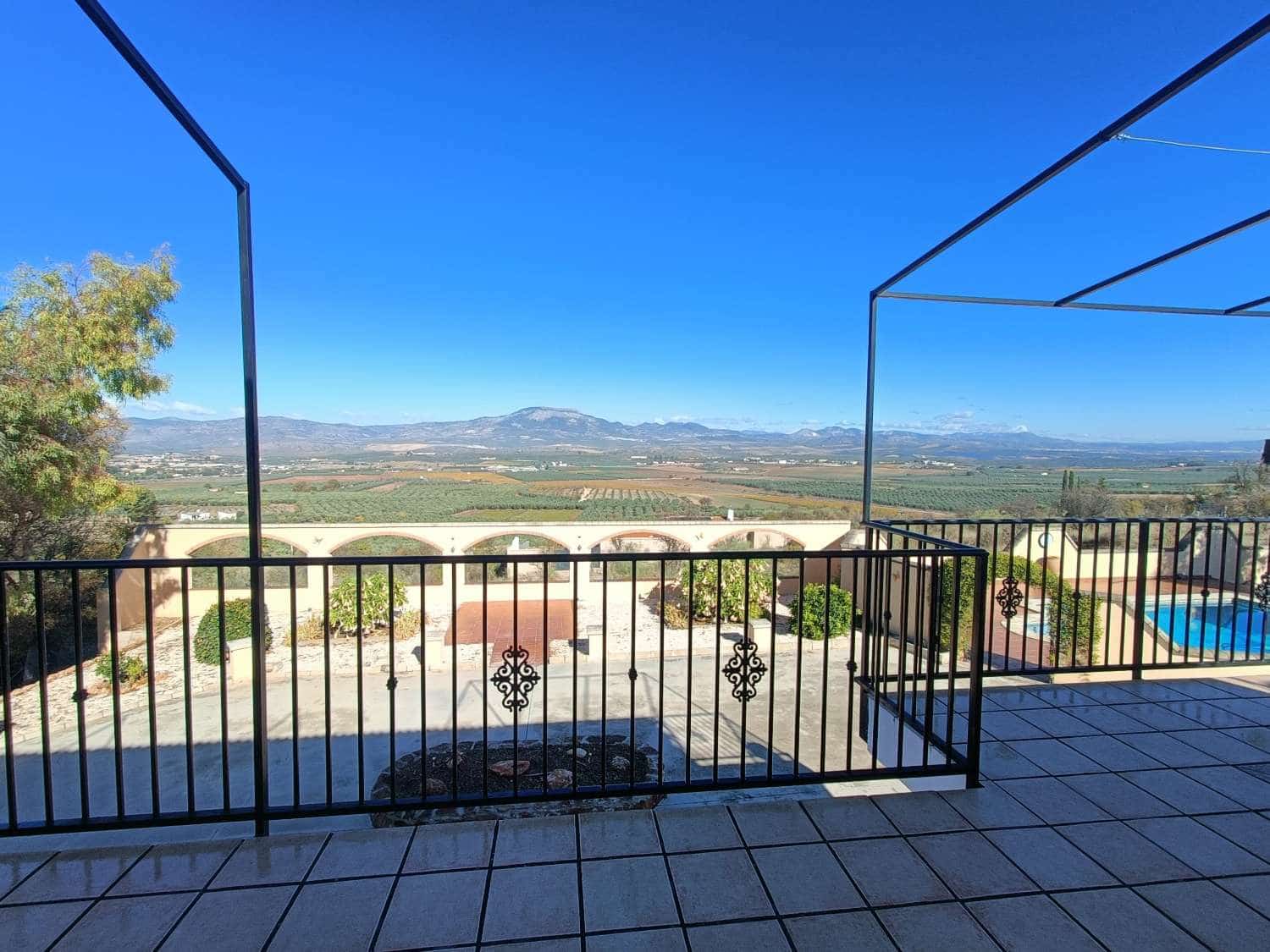 6 makuuhuone Maalaistalo myytävänä paikassa Moraleda de Zafayona mukana uima-altaan - 385 000 € (Ref: 9430741)