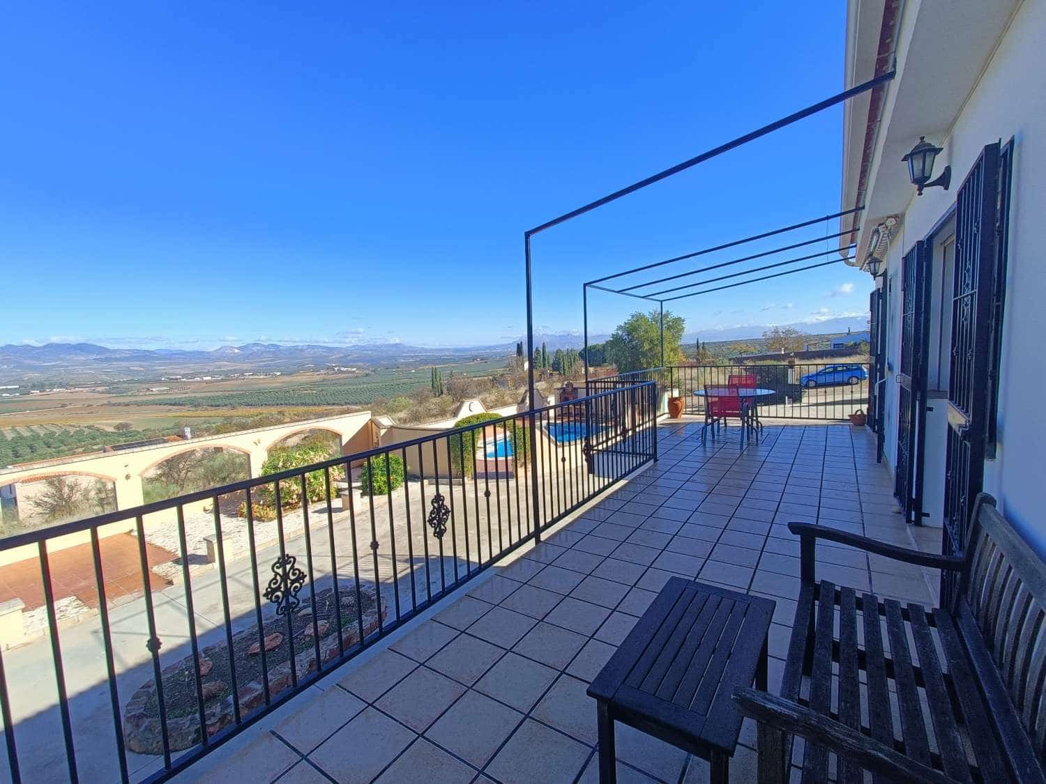 6 makuuhuone Maalaistalo myytävänä paikassa Moraleda de Zafayona mukana uima-altaan - 385 000 € (Ref: 9430741)