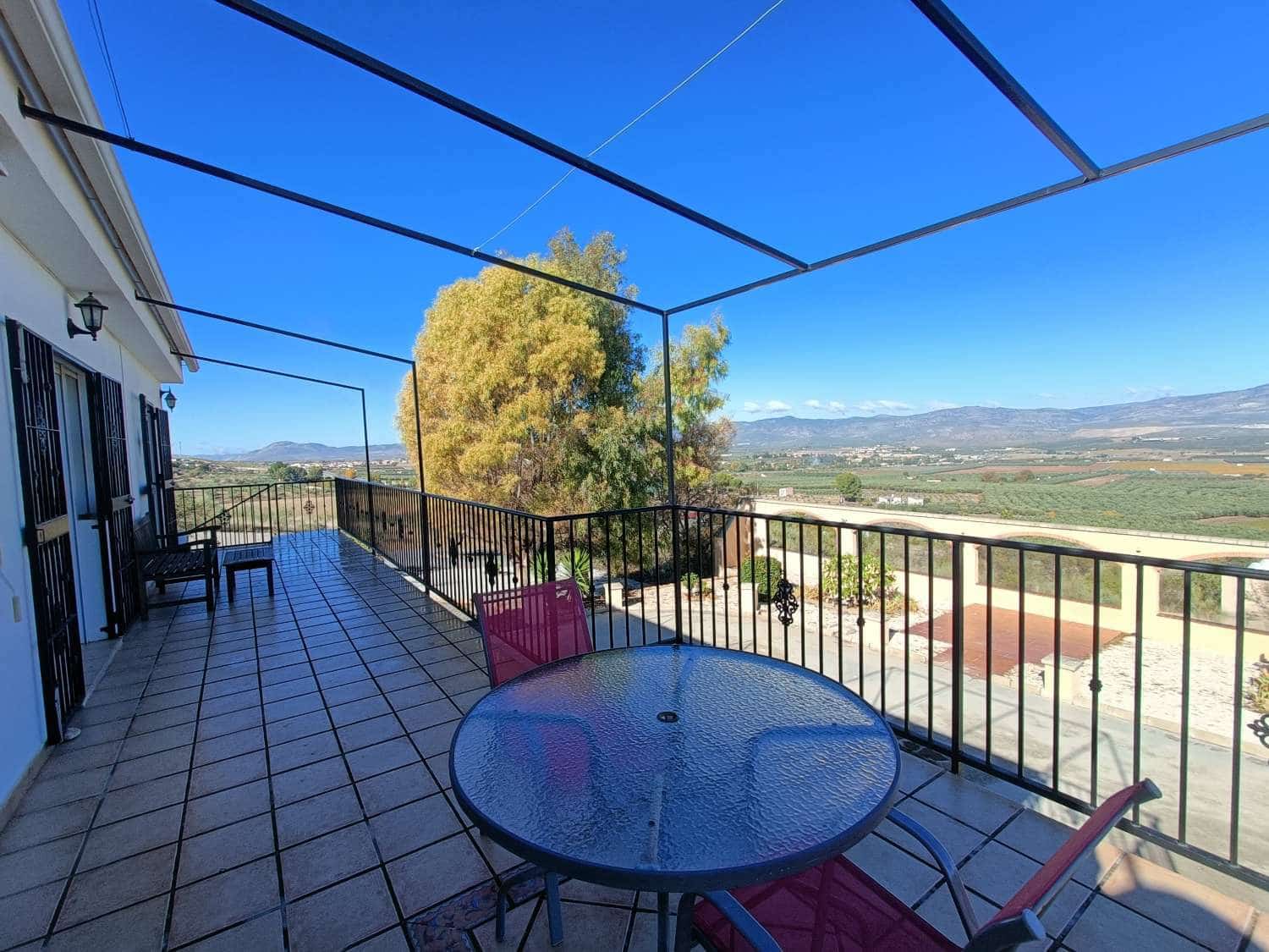 6 makuuhuone Maalaistalo myytävänä paikassa Moraleda de Zafayona mukana uima-altaan - 385 000 € (Ref: 9430741)