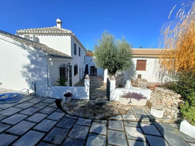 Finca/Casa Rural de 4 habitaciones en Loja en venta con piscina - 399.000 € (Ref: 9473737)