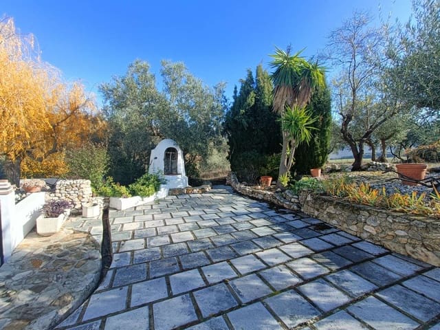 Finca/Casa Rural de 4 habitaciones en Loja en venta con piscina - 399.000 € (Ref: 9473737)