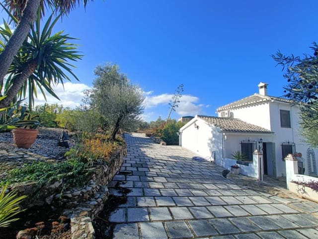 Finca/Casa Rural de 4 habitaciones en Loja en venta con piscina - 399.000 € (Ref: 9473737)