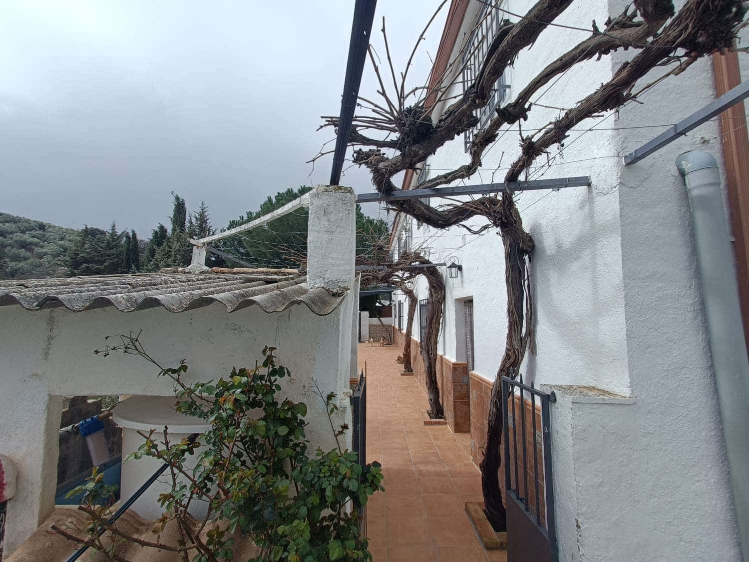 5 bedroom Finca/Country House for sale in Montefrio with garage - € 240,000 (Ref: 9746834)