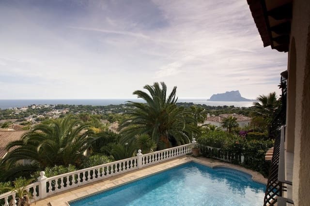 4 bedroom Villa for sale in Moraira, Teulada-Moraira with pool garage - € 2,490,000 (Ref: 10034594)