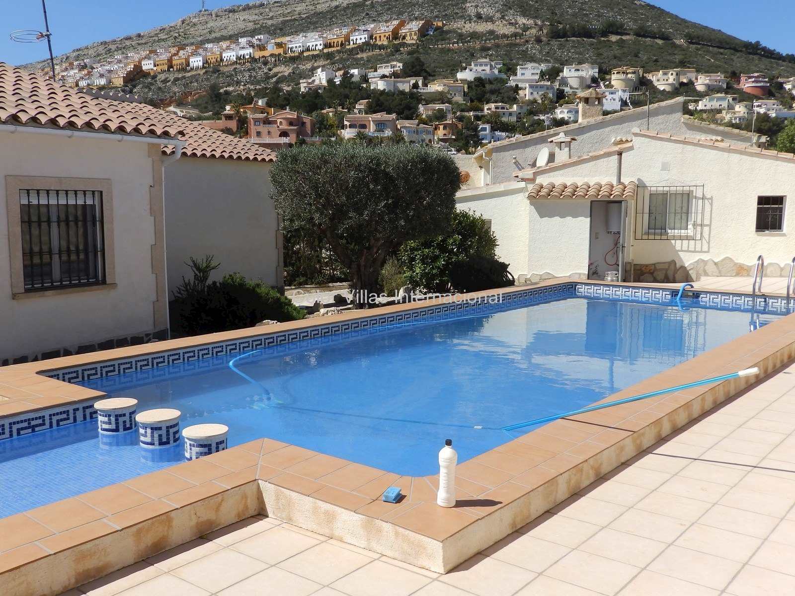 5 Zimmer Villa zu verkaufen in Cumbre del Sol mit Pool Garage - 360.000 € (Ref: 3486449)