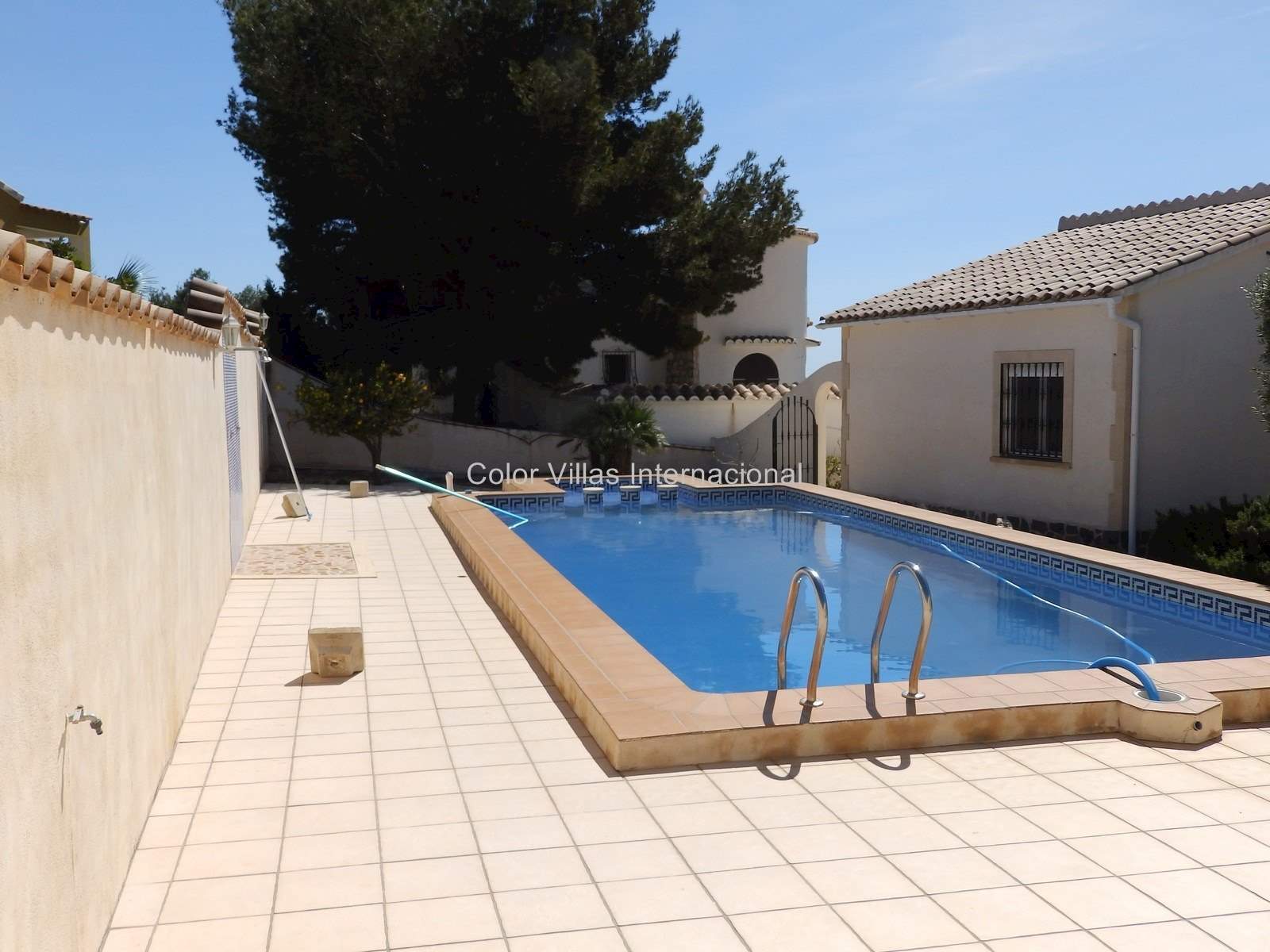 5 Zimmer Villa zu verkaufen in Cumbre del Sol mit Pool Garage - 360.000 € (Ref: 3486449)