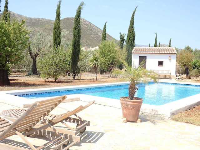 Chalet de 3 habitaciones en Llíber en venta con garaje - 599.000 € (Ref: 3486470)