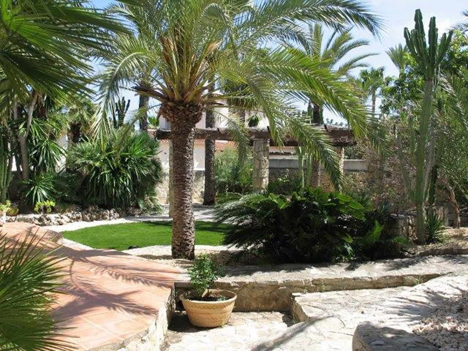 8 soverom Villa til salgs i Moraira med svømmebasseng garasje - € 1 850 000 (Ref: 3486492)