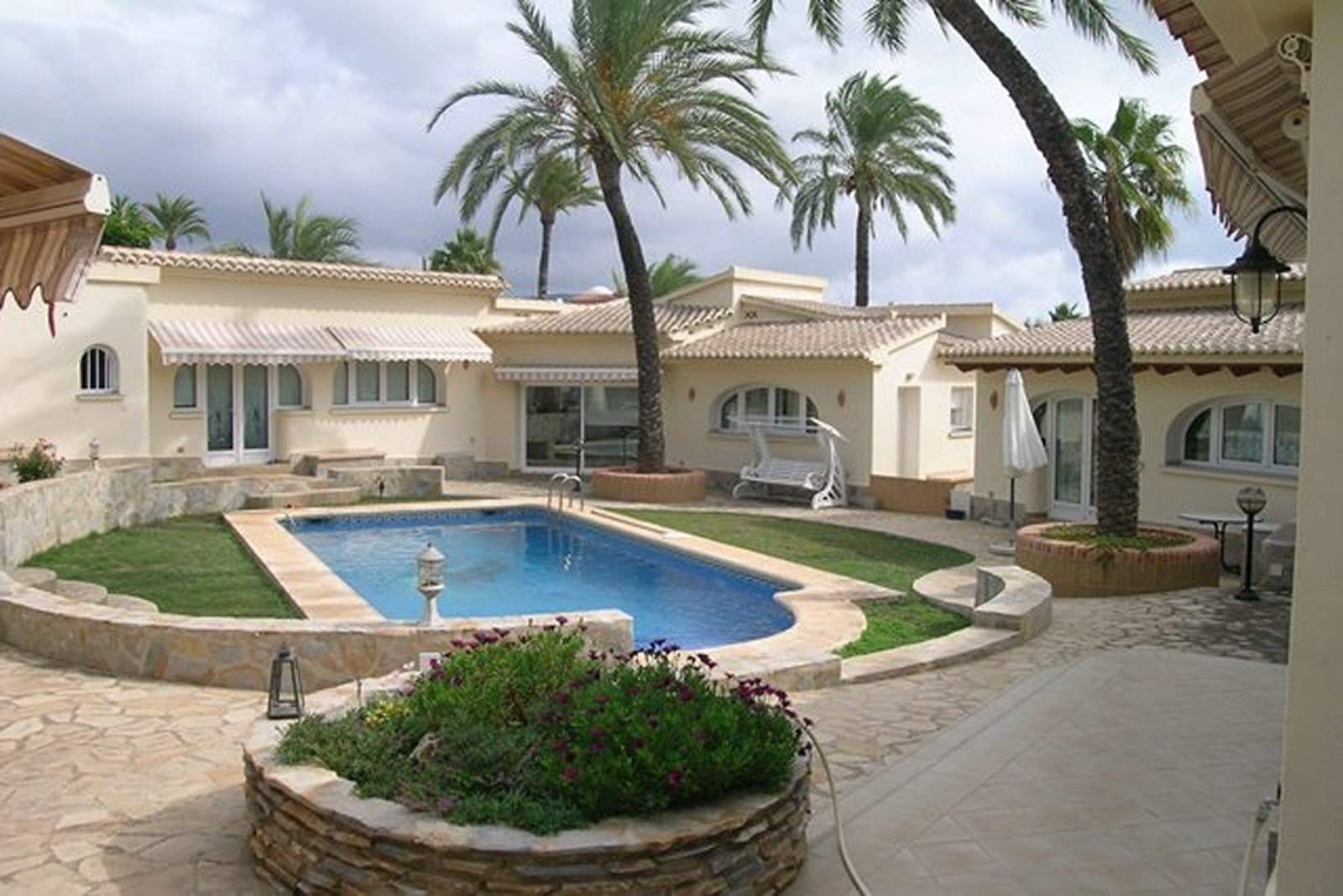8 soverom Villa til salgs i Moraira med svømmebasseng garasje - € 1 850 000 (Ref: 3486492)