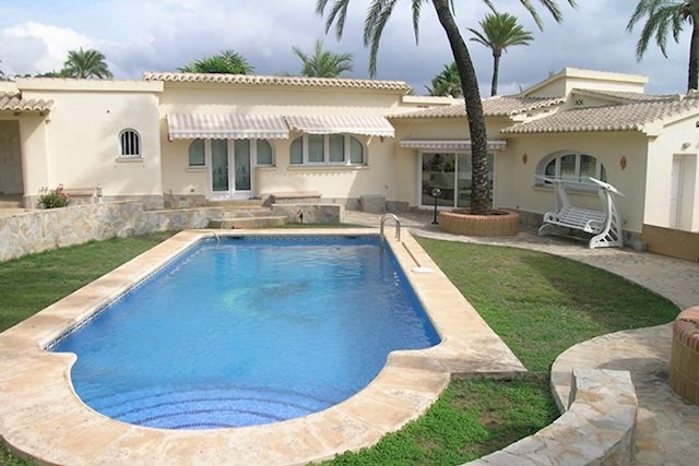 8 soverom Villa til salgs i Moraira, Teulada-Moraira med svømmebasseng garasje - € 1 850 000 (Ref: 3486492)