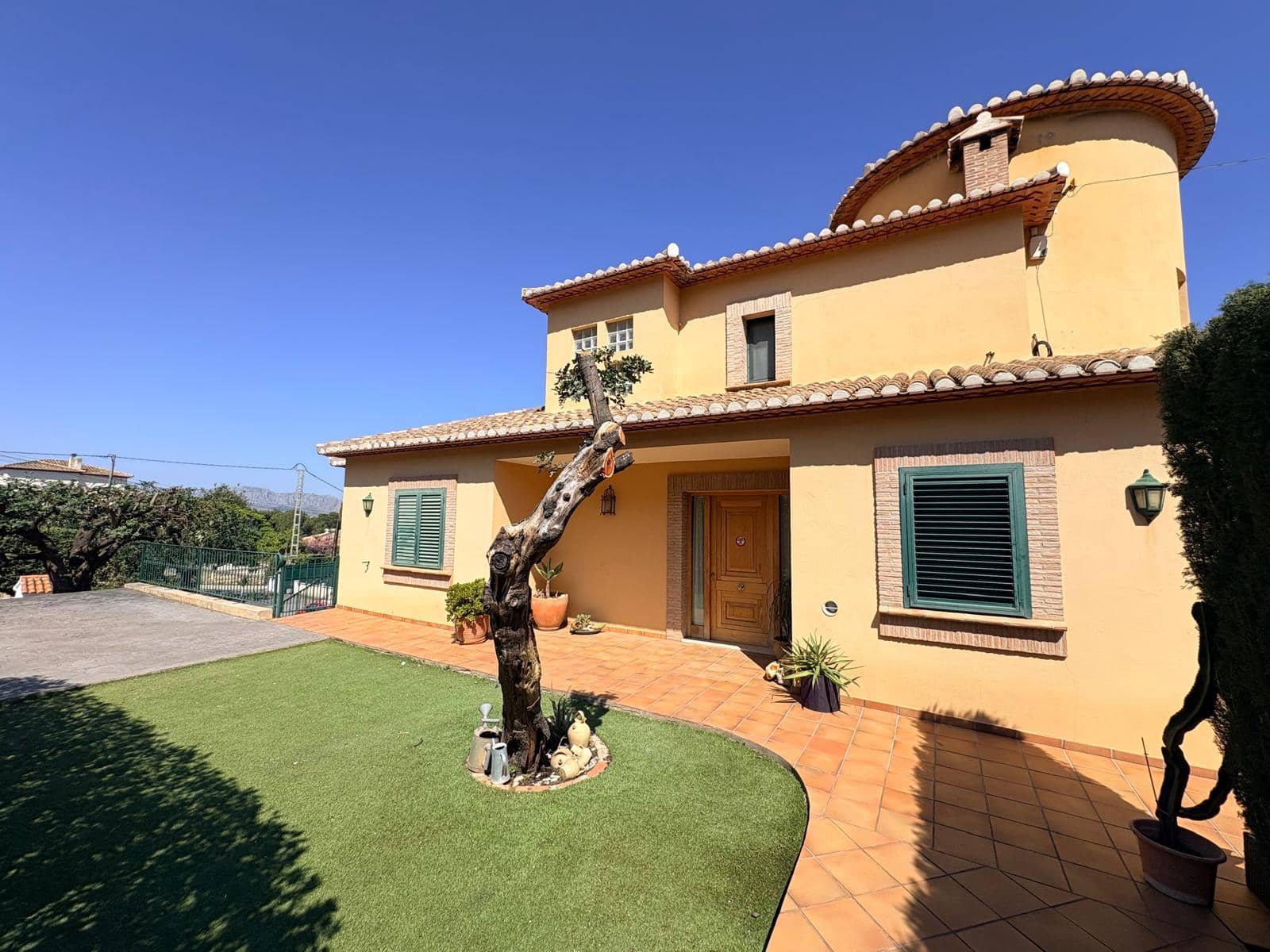 6 bedroom Villa for rent in Pedreguer with pool garage - € 3,700 (Ref: 3486502)