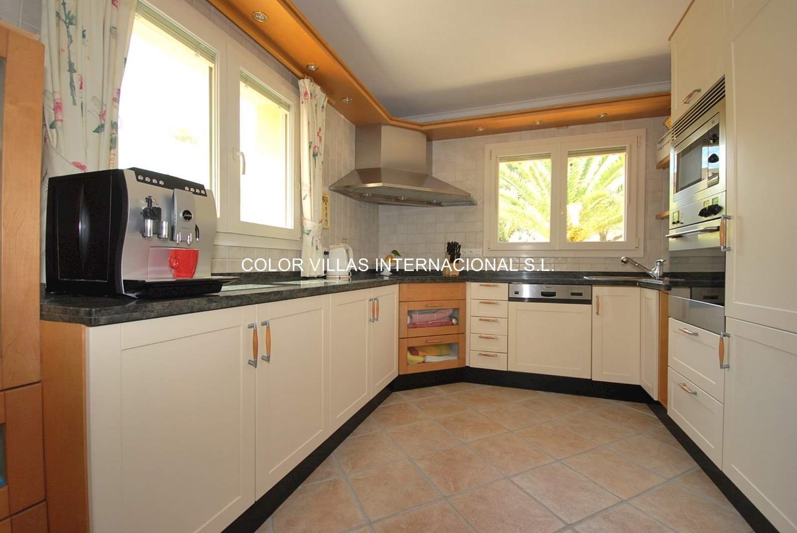 6 makuuhuone Huvila myytävänä paikassa Benissa mukana 
autotalli - 998 000 € (Ref: 3486530)