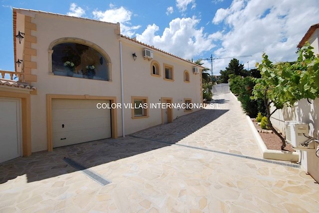 6 makuuhuone Huvila myytävänä paikassa Benissa mukana 
autotalli - 998 000 € (Ref: 3486530)