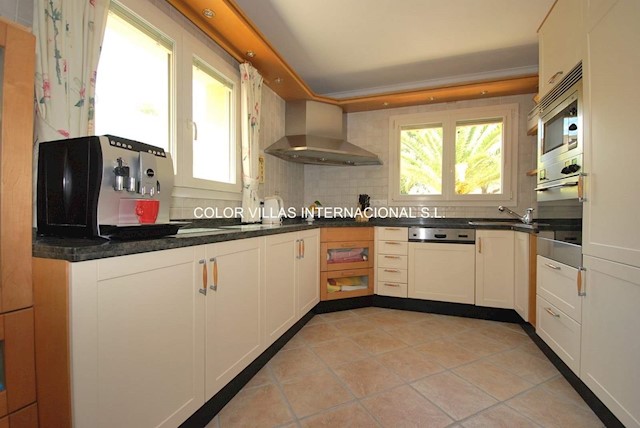 6 makuuhuone Huvila myytävänä paikassa Benissa mukana 
autotalli - 998 000 € (Ref: 3486530)