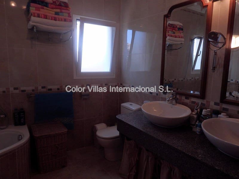 6 Zimmer Villa zu verkaufen in Cumbre del Sol mit Garage - 850.000 € (Ref: 3486538)