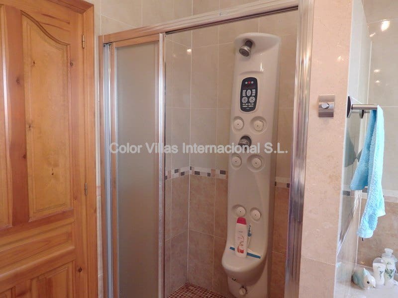 6 Zimmer Villa zu verkaufen in Cumbre del Sol mit Garage - 850.000 € (Ref: 3486538)