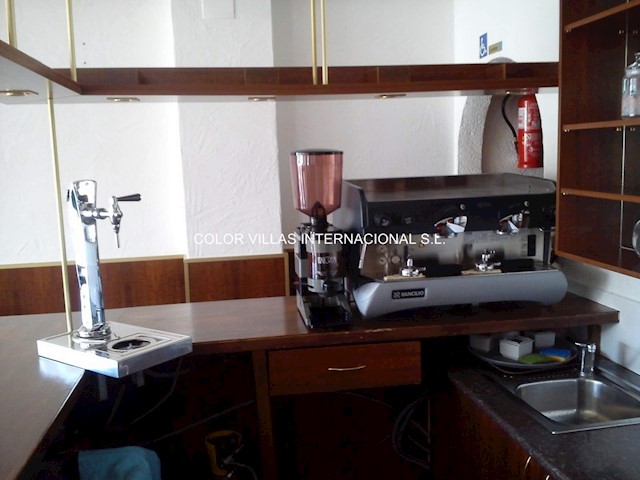 Erhverv til salg i Moraira, Teulada-Moraira med garage - € 140.000 (Ref: 3486645)