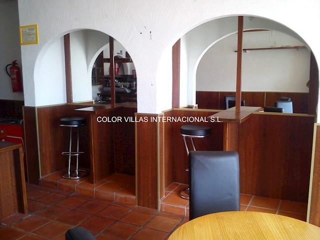 Erhverv til salg i Moraira, Teulada-Moraira med garage - € 140.000 (Ref: 3486645)