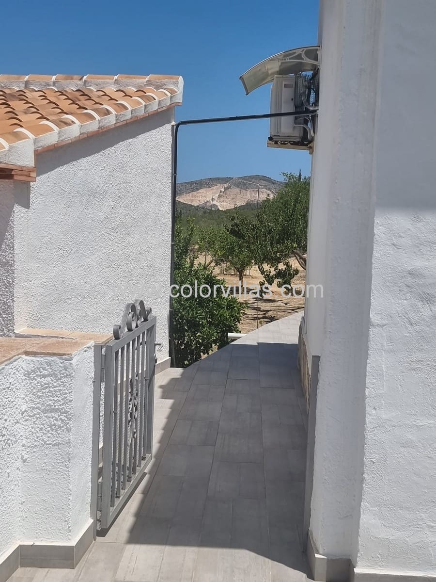 4 bedroom Villa for sale in Benissa - € 654,000 (Ref: 9414627)