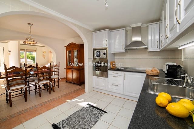 Chalet de 6 habitaciones en Moraira, Teulada-Moraira en venta con garaje - 799.500 € (Ref: 9414640)