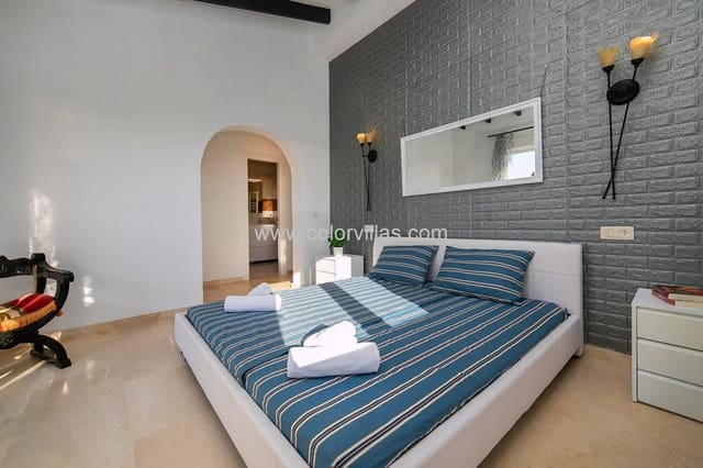 Chalet de 6 habitaciones en Moraira, Teulada-Moraira en venta con garaje - 799.500 € (Ref: 9414640)