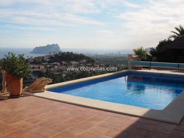 4 bedroom Villa for sale in Moraira, Teulada-Moraira with garage - € 1,350,000 (Ref: 9414670)