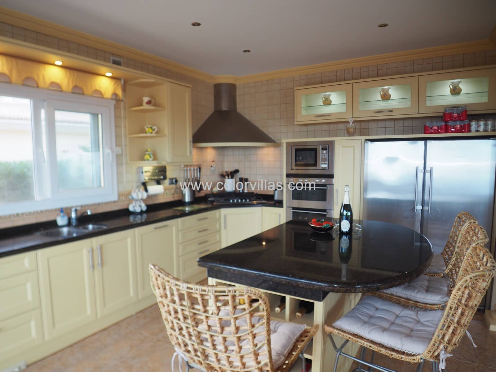 4 bedroom Villa for sale in Moraira with garage - € 1,350,000 (Ref: 9414670)