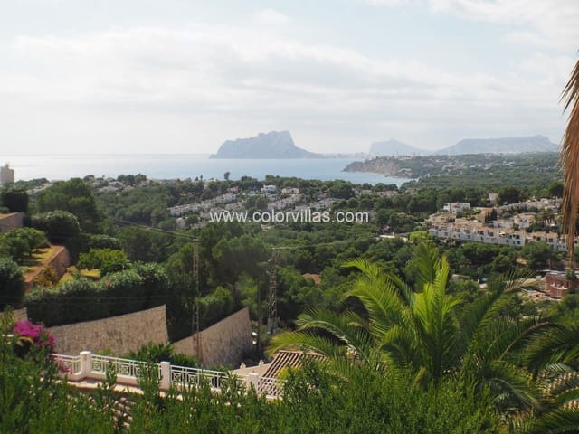 4 bedroom Villa for sale in Moraira, Teulada-Moraira with garage - € 1,350,000 (Ref: 9414670)