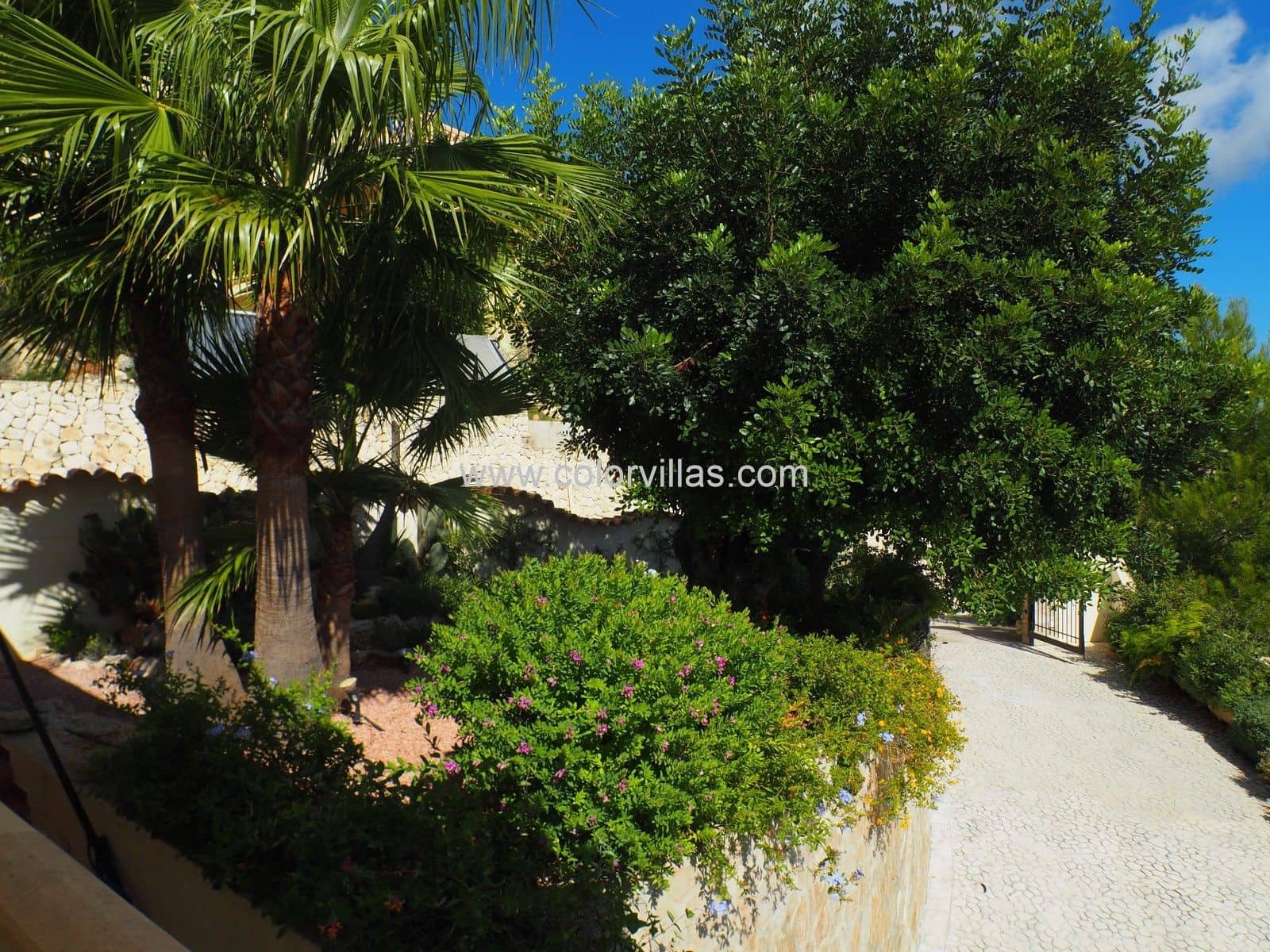 4 bedroom Villa for sale in Moraira with garage - € 1,350,000 (Ref: 9414670)