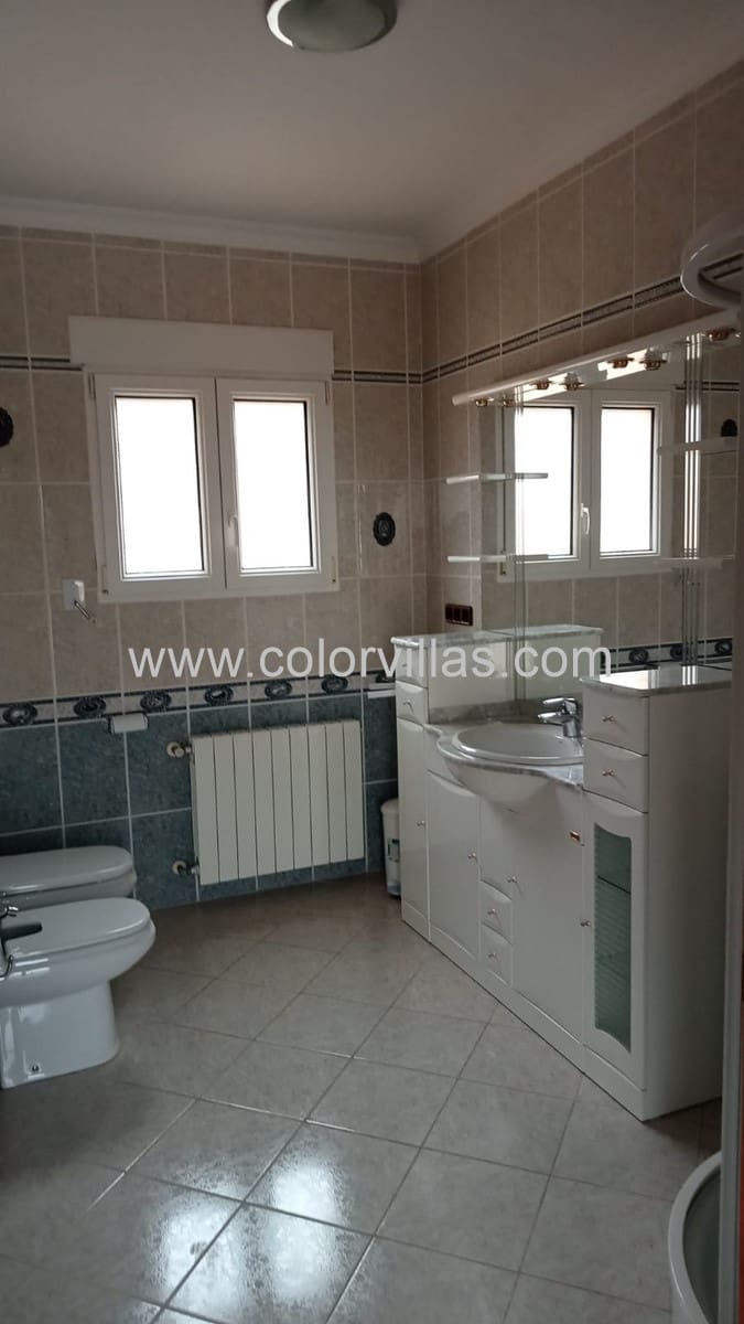 5 bedroom Villa for sale in Calpe / Calp with garage - € 950,000 (Ref: 9414677)