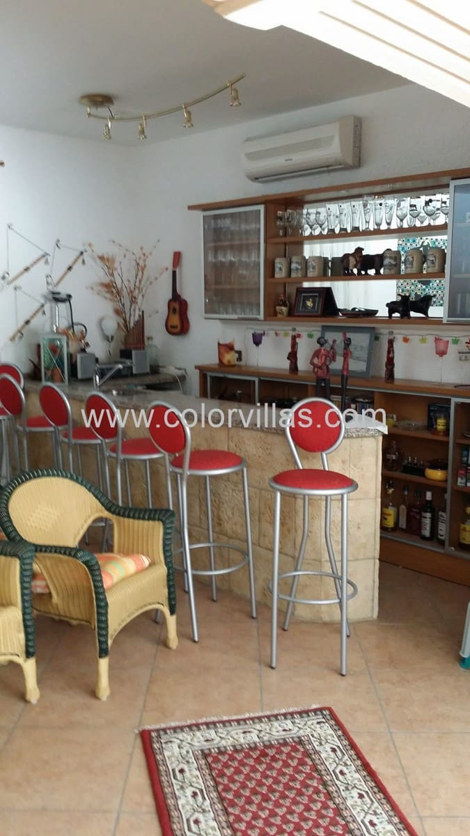 5 bedroom Villa for sale in Calpe / Calp with garage - € 950,000 (Ref: 9414677)