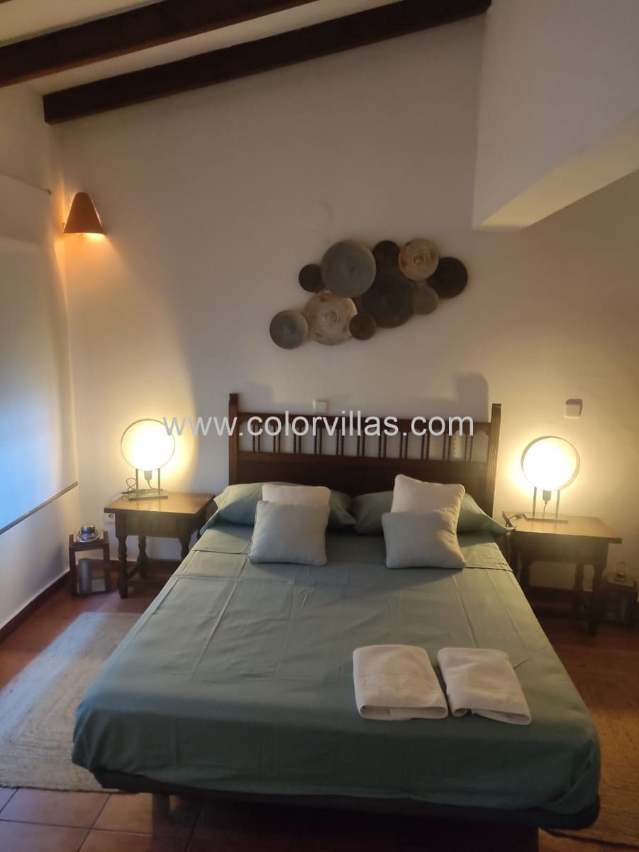 2 bedroom Bungalow for rent in Moraira - € 1,600 (Ref: 9414681)